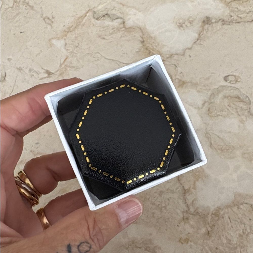 NEW! Antique Style Black & Gold Leatherette Mini Octagonal Ring Case & Box - Picture 9 of 11